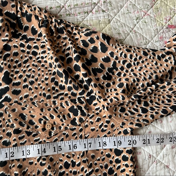 Topshop Animal Print Button Down Shirt Size 4 - Picture 6 of 9